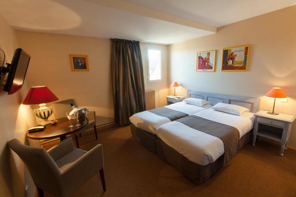 Hotel Le Corbeau Auxonne Camera foto